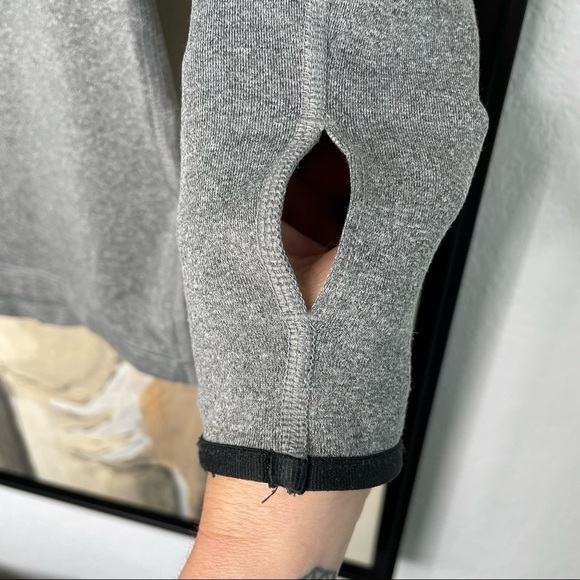 𝅺nike Dri Fit Long Sleeve Thumb Hole Shirt - Picture 2 of 6